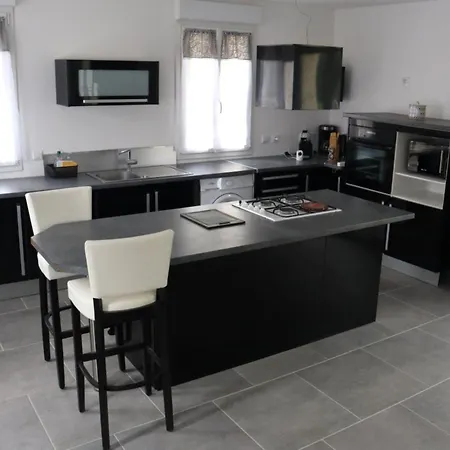 Au Clair Matin Sur L'yeres Holiday home Sept-Meules
